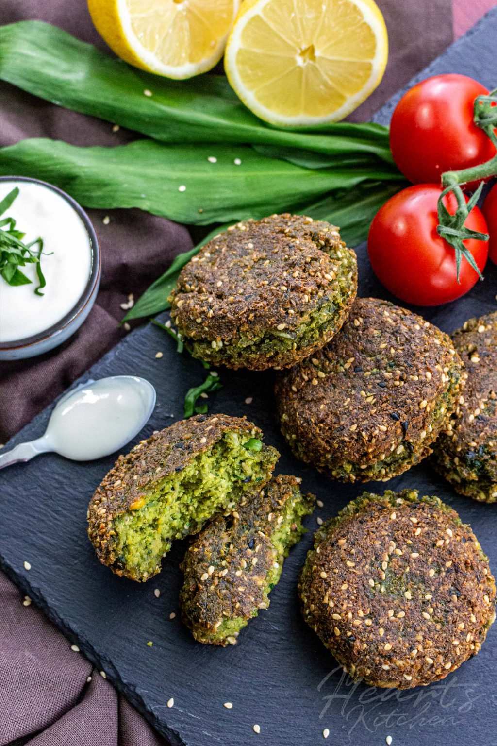 B Rlauch Sesam Falafel Mit Erfrischendem Tahini Joghurt Dip For The