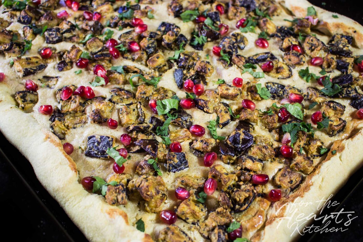 White Pizza alla Baba Ganoush mit gerösteten Tahini-Auberginenwürfeln ...