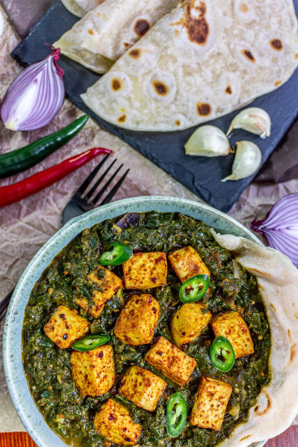 Veganes Palak Paneer - indisches Spinat-Curry mit würzigem Tofu - for ...